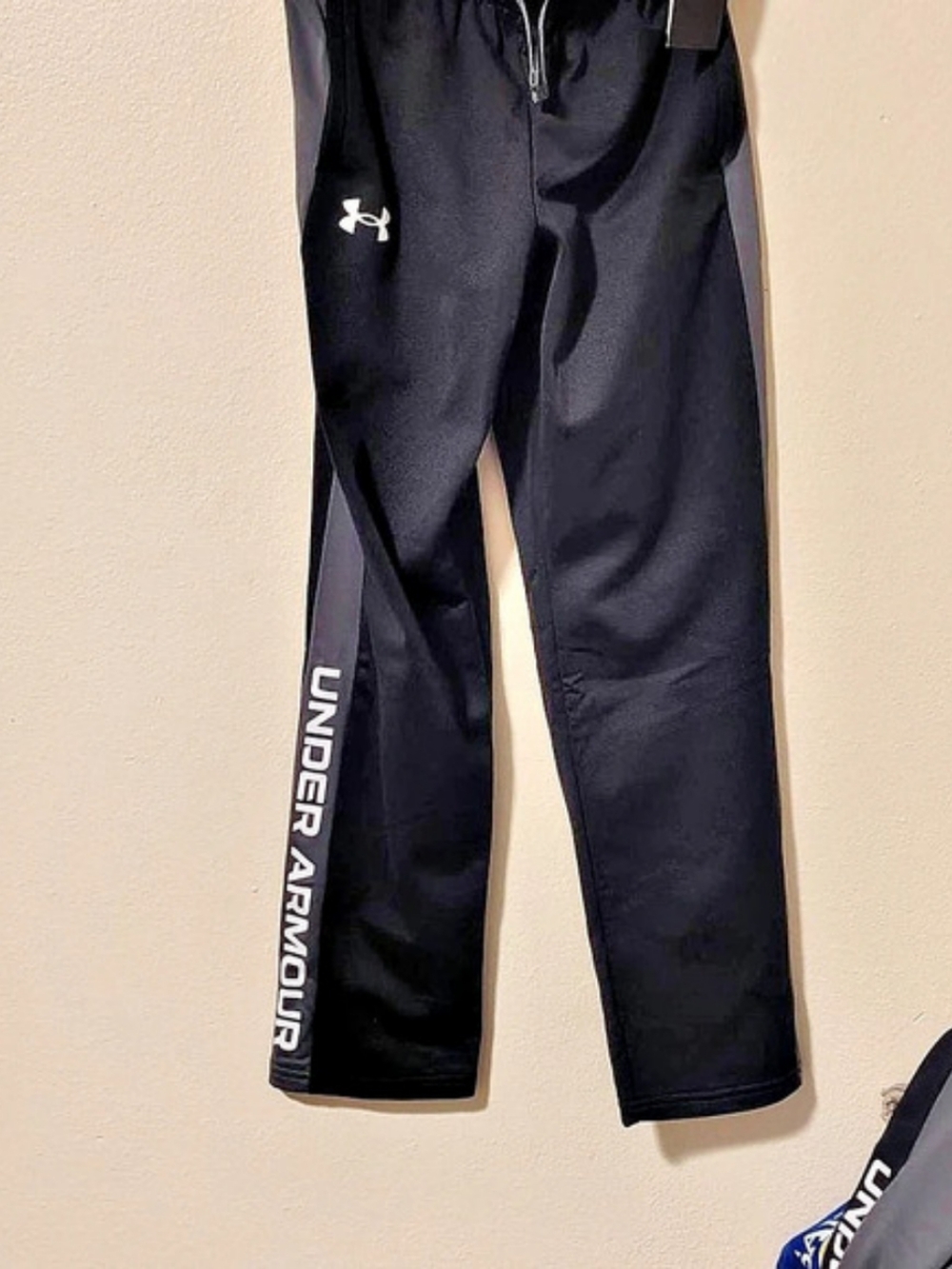 2 pairs Under Armour Color Block Track Pants Size Medium NWT